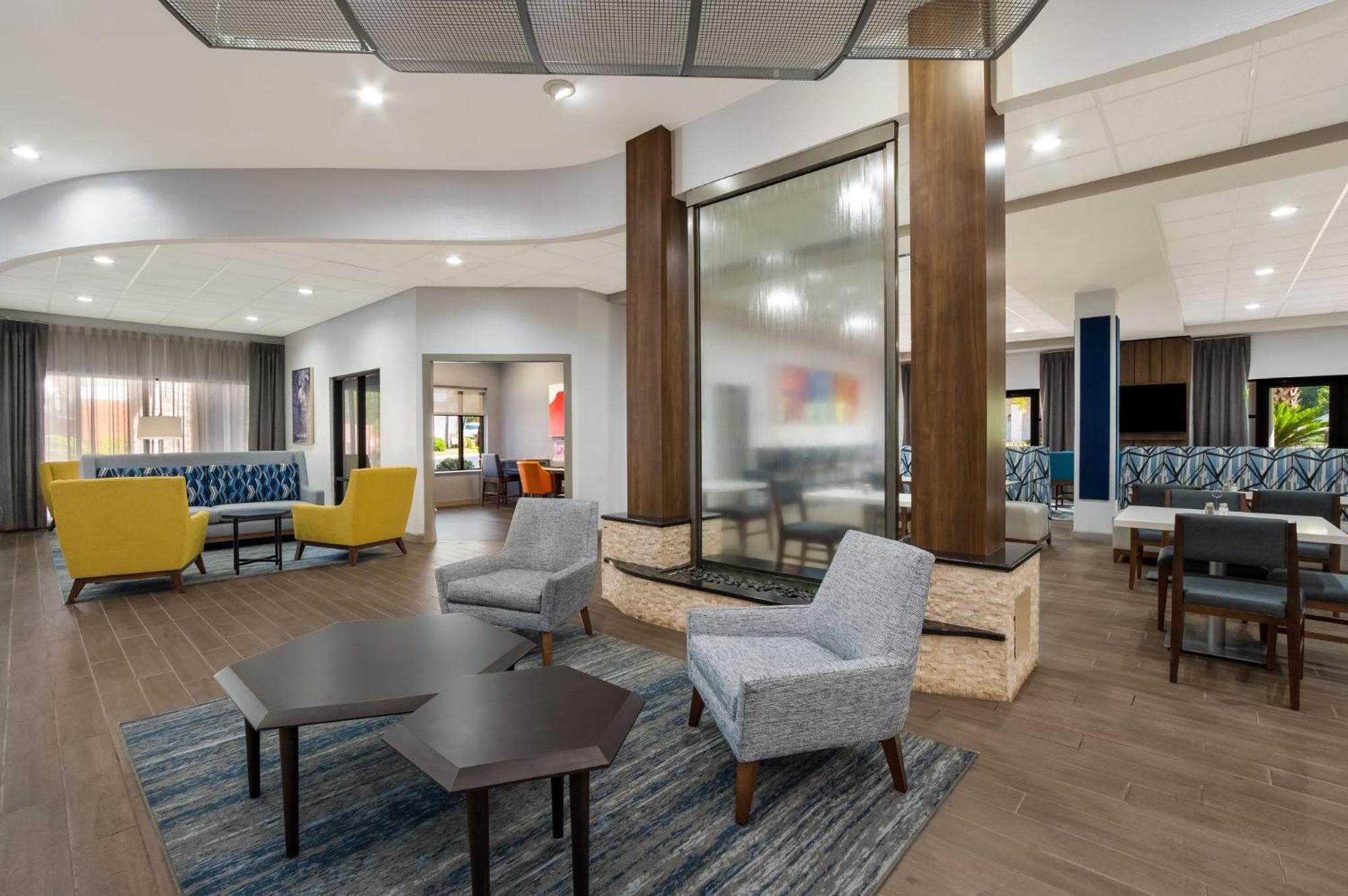 Holiday Inn Express & Suites Lexington By Ihg מראה חיצוני תמונה
